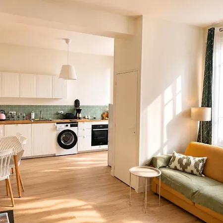 Beachside Retreat With Lots Of Natural Light Luc-sur-Mer