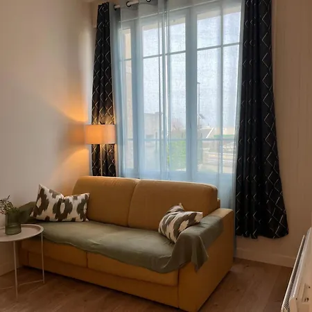 Beachside Retreat With Lots Of Natural Light * Luc-sur-Mer